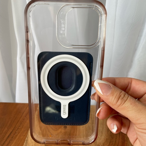 MagSafe Wallet - Picture 5 of 6